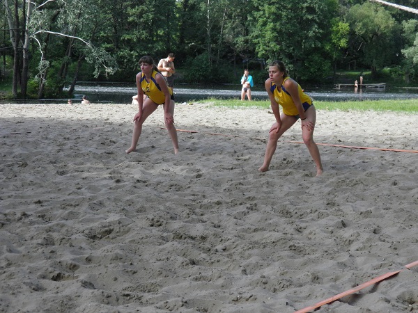 Cумські студенти змагалися з пляжного волейболу (ФОТОФАКТ) - фото 2