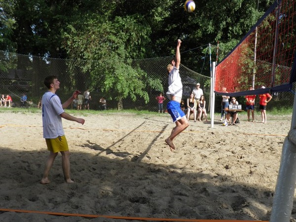 Cумські студенти змагалися з пляжного волейболу (ФОТОФАКТ) - фото 3