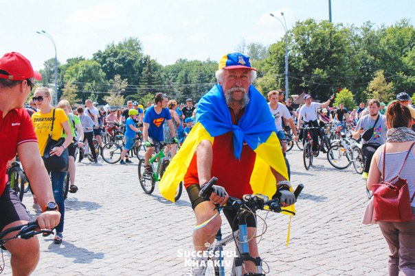 Велодень в Харкові: костюми тварин, піратів та спортсмени у вишиванках   - фото 2
