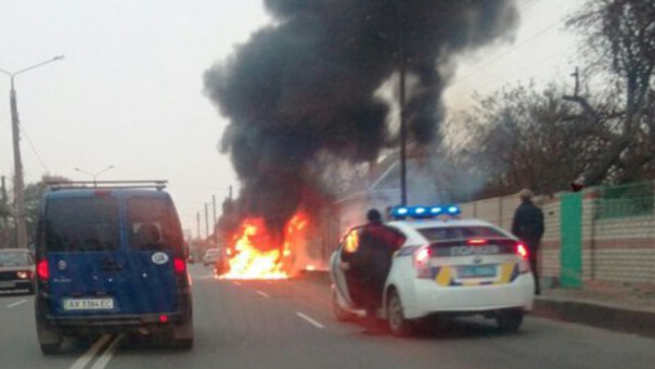 У Харкові повністю згорів "BMW" - фото 3