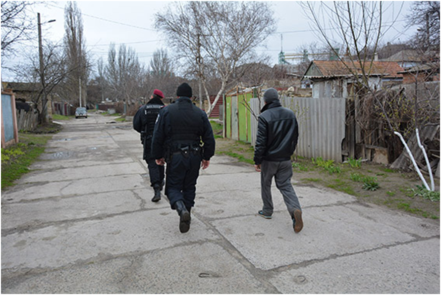 Наркотики, зброя та самогон - правоохоронці "завітали" до миколаївських "Ялт"