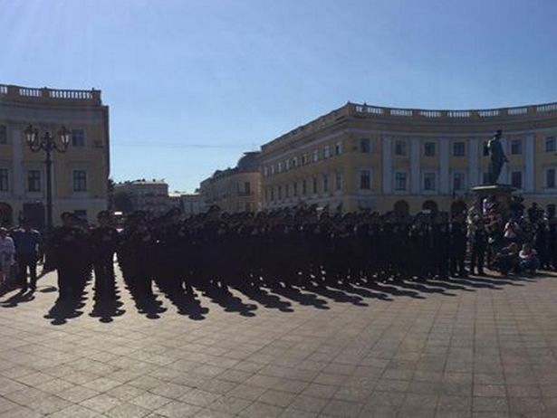 Порошенко привітав поліцію Одеси з прийняттям присяги - фото 2