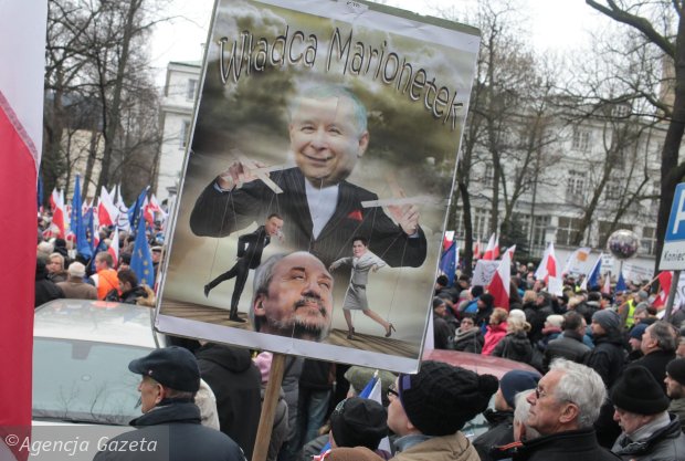 В Польщі триває багатотисячна хода на захист Конституційного суду - фото 1