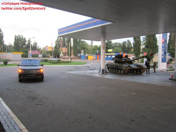 В окупованому Донецьку на автомийках обслуговуються танки та кулемети (ФОТО) - фото 1