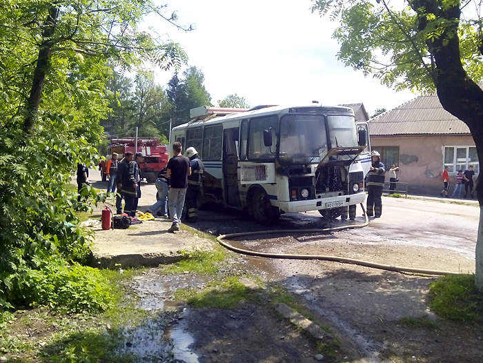 На Закарпатті загорівся автобус із працівниками заводу - фото 1