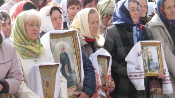 На Дніпропетровщині райцентр оточили хрестами московського патріархату - фото 2