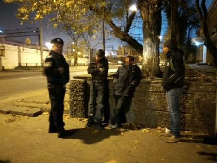 В Одесі грабіжники заради телевізора пробили стіну магазину (ФОТО) - фото 4