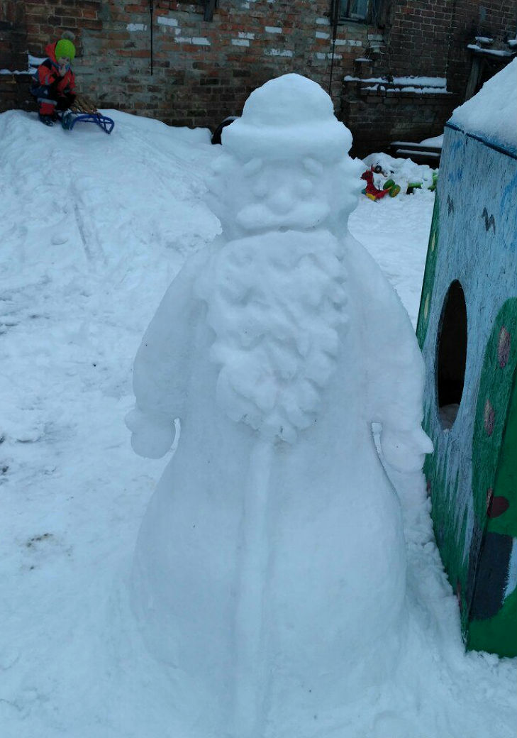 Як полтавці прикрасили місто сніговими скульптурами - фото 1
