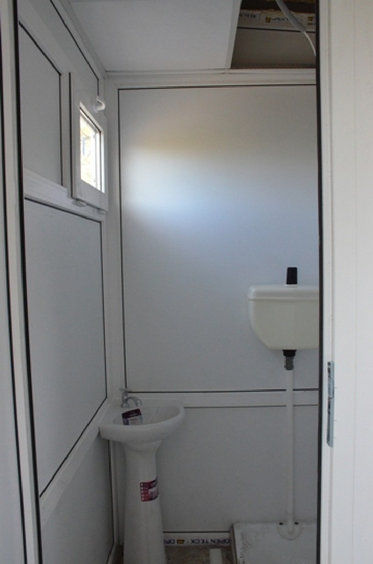 У Труханова "доповнили" Воронцовський палац новим громадським туалетом (ФОТО) - фото 3