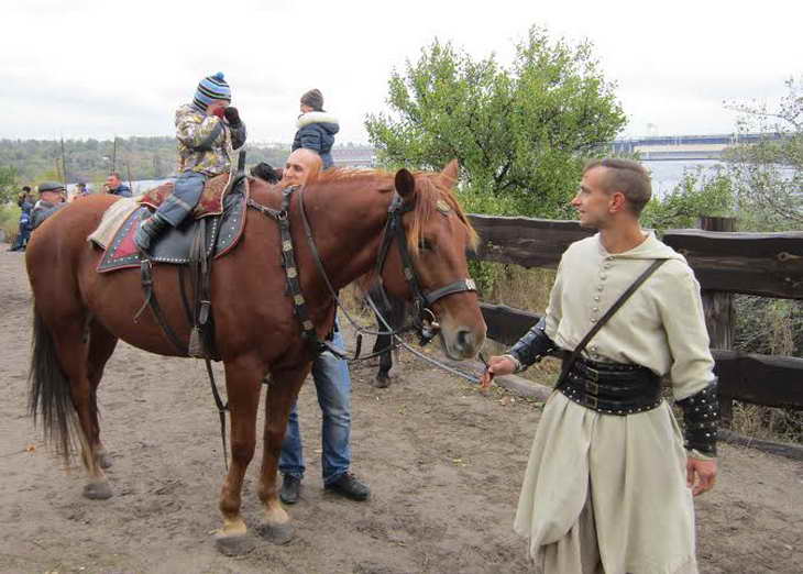 До найголовнішого свята запорозьких козаків долучилися півтисячі гостей з шести областей України - фото 8