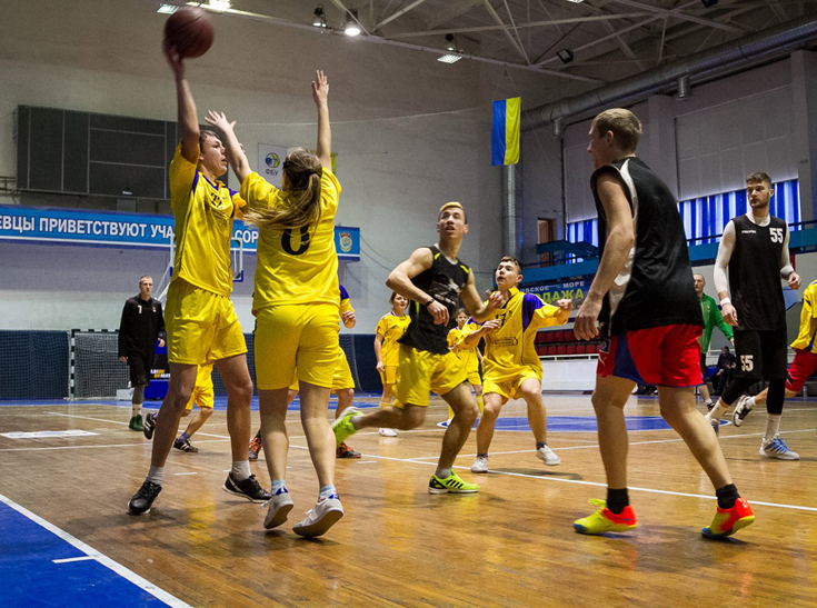 Баскетболісти "Запоріжжя" зіграли з вихованцями Молочанської школи-інтернату  - фото 2