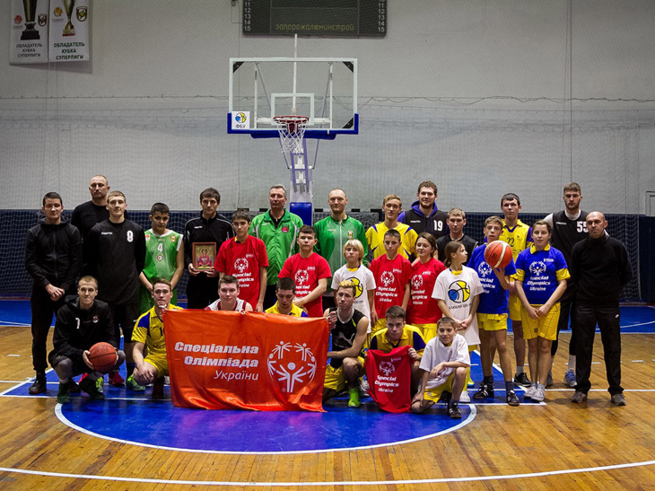 Баскетболісти "Запоріжжя" зіграли з вихованцями Молочанської школи-інтернату  - фото 4