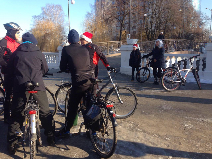 Велосипедисти Хмельницького провели новорічний парад - фото 2
