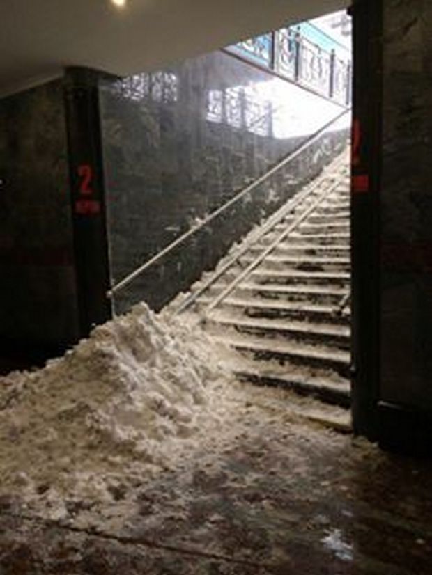 Головний залізничний вокзал Львова засипало снігом (ФОТО) - фото 1