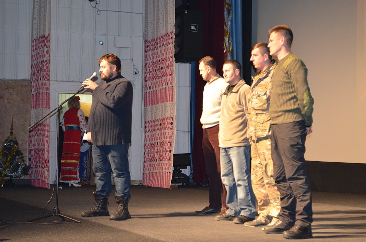 "Воїни духу": Запоріжці першими в Україні побачили нову стрічку про Донецький аеропорт - фото 7