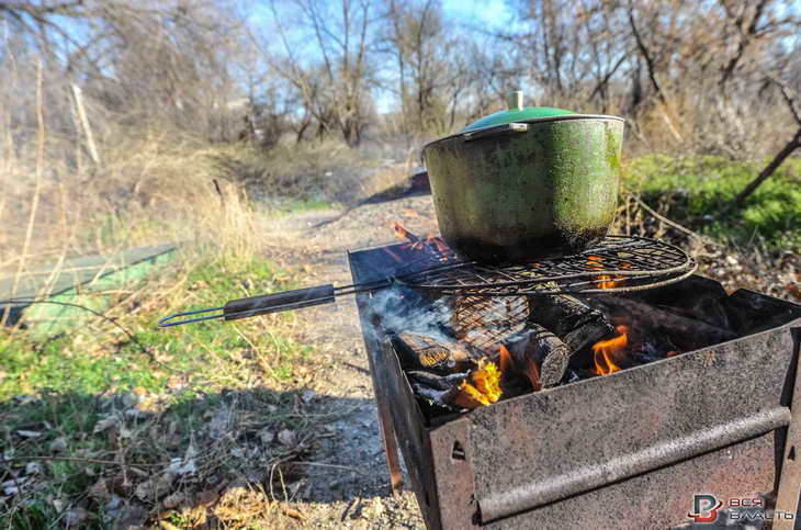 У Запоріжжі заощадливі газовики змусили жителів готувати їжу на багатті  - фото 3