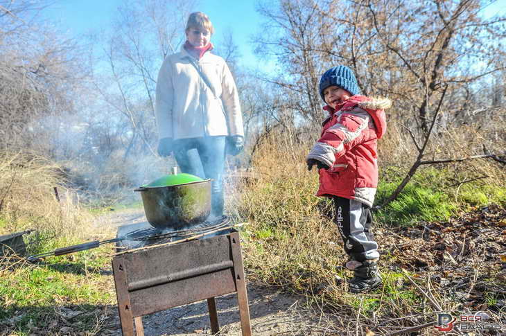 У Запоріжжі заощадливі газовики змусили жителів готувати їжу на багатті  - фото 4