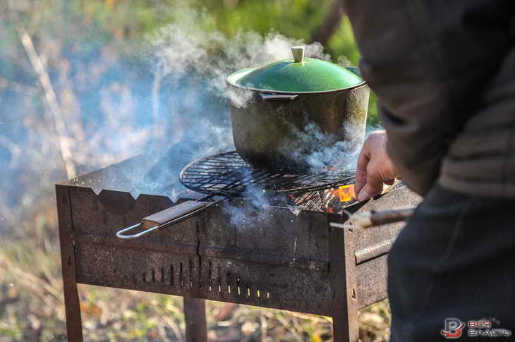 У Запоріжжі заощадливі газовики змусили жителів готувати їжу на багатті  - фото 2