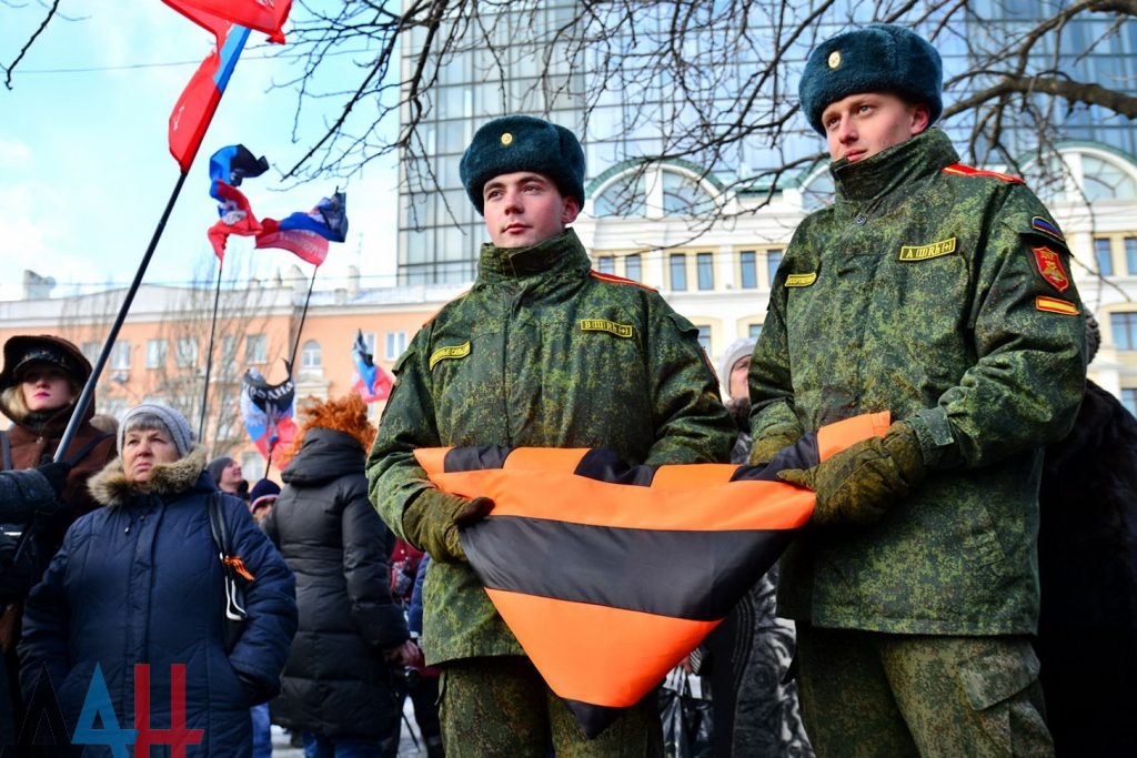 Як в окупованому Донецьку відсвяткували день "колорадської стрічки" (ФОТО) - фото 3