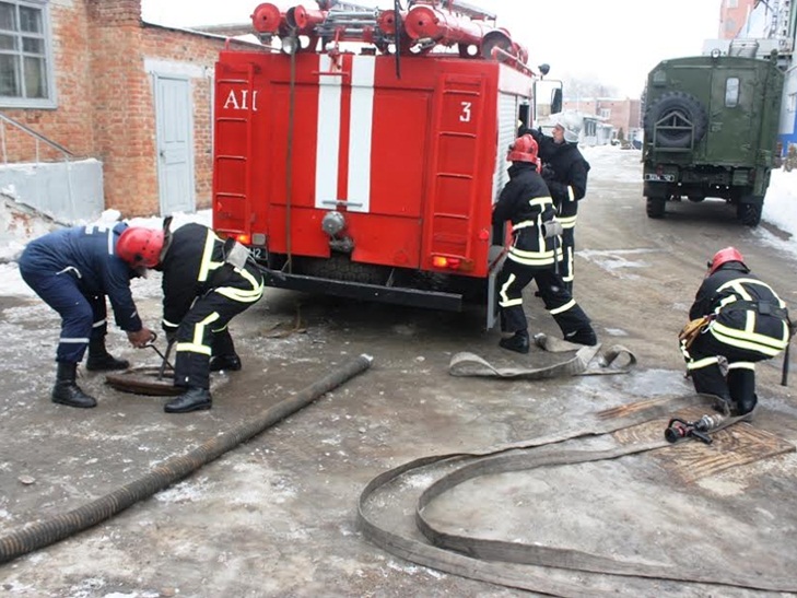 У Кропивницьку рятувальники побороли умовне загорання на підприємстві - фото 3