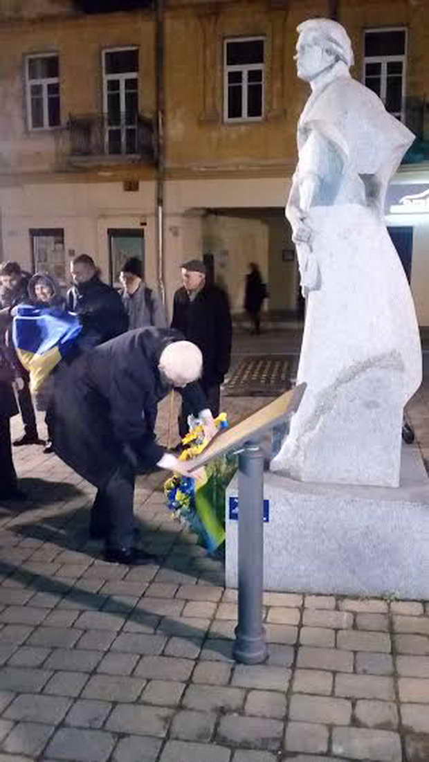 У місті, де Янукович намагався поховати надії українців на рух в Європу, сьогодні святкують перемогу Майдану - фото 2