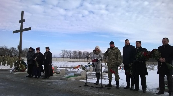 Відзначення дня Збройних сил України на Запоріжжі розпочалося на Кушугумському цвинтарі, де поховані захисники - фото 1