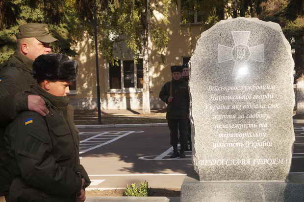 У Запоріжжі відкрили пам’ятний знак на честь трьох загиблих нацгвардійців - фото 2