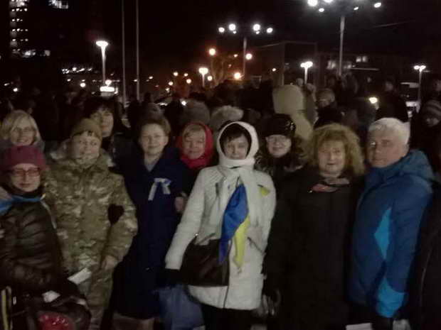 Фільм про історію Майдану і дружні обійми: у Запоріжжі вітаються майданівці - фото 1