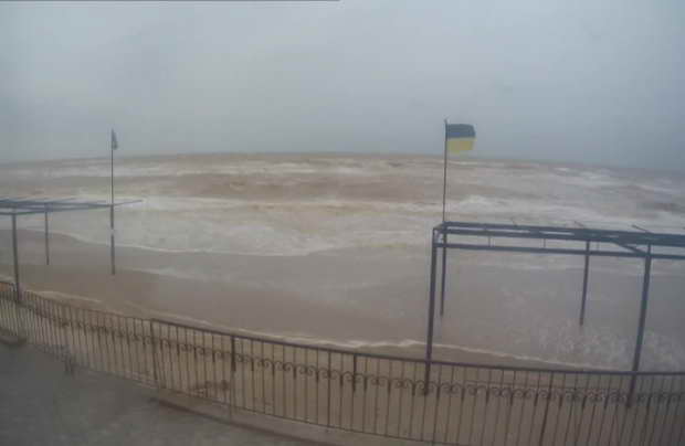 На запорізький курорт обрушився шторм – затоплені пляжі і бази відпочинку - фото 5