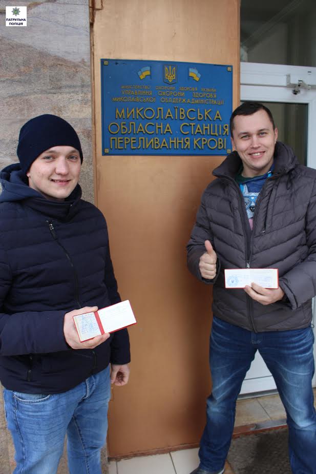 Миколаївські патрульні здали кров для постраждалих у ДТП