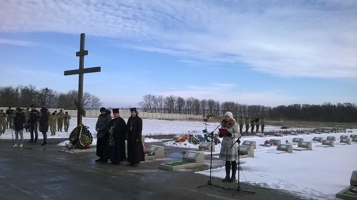 Відзначення дня Збройних сил України на Запоріжжі розпочалося на Кушугумському цвинтарі, де поховані захисники - фото 3