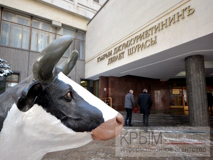 Як "Гоблін" біля кримського парламенту "корів пас" - фото 2