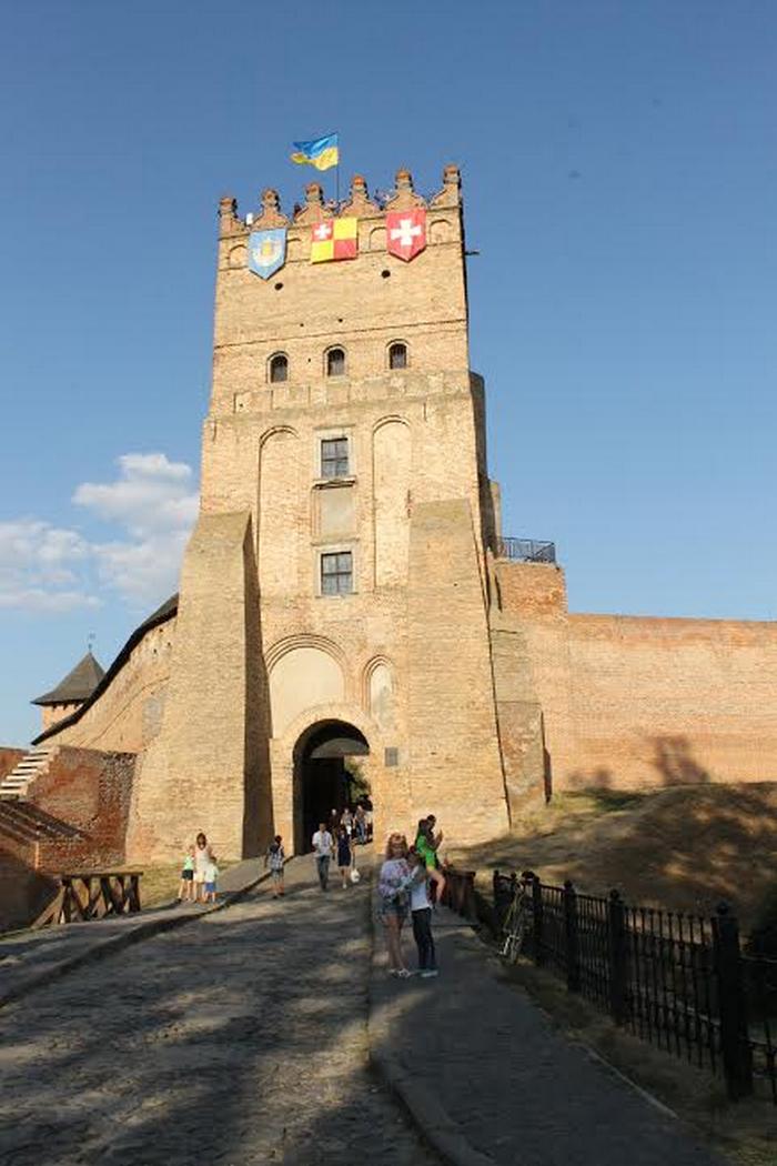 Старовинний замок, будинок з химерами, Голівуд та піца: 7 причин приїхати до Луцька (ФОТО) - фото 1