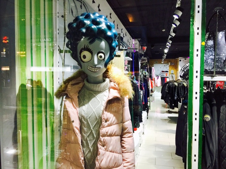 Одеситів налякав незвичайний манекен в магазині одягу (ФОТО) - фото 1