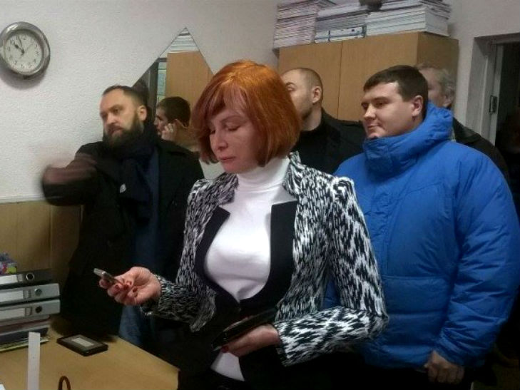 У Полтаві активісти не допустили до роботи звинувачену в хабарництві чиновницю - фото 1