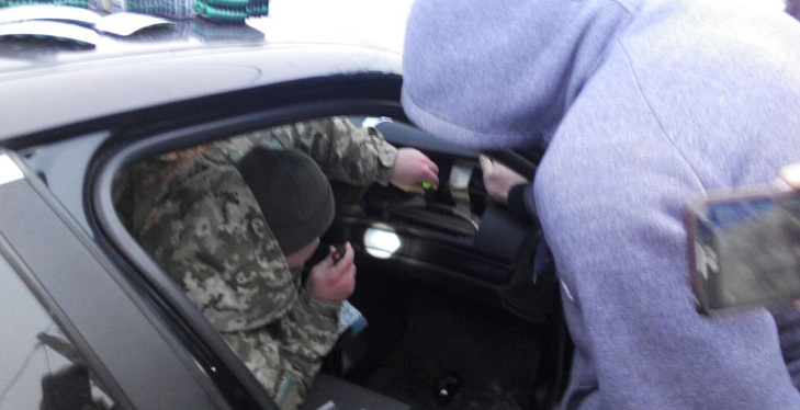 На межі з окупованим Кримом потрапив у "засідку" наркоперевізник (ФОТО, ВІДЕО) - фото 1