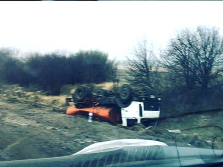 Ожеледиця повністю паралізувала рух на автодорозі Полтава-Кременчук - фото 2