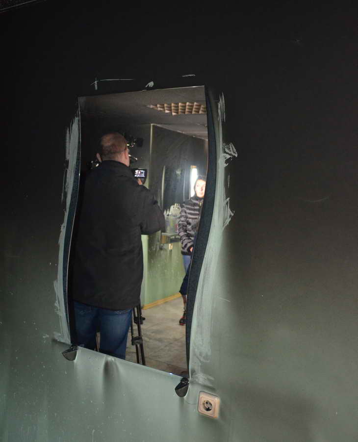 Невеличка перукарня на одній з центральних вулиць Запоріжжя мало не вщент вигоріла після нічного нападу   - фото 3