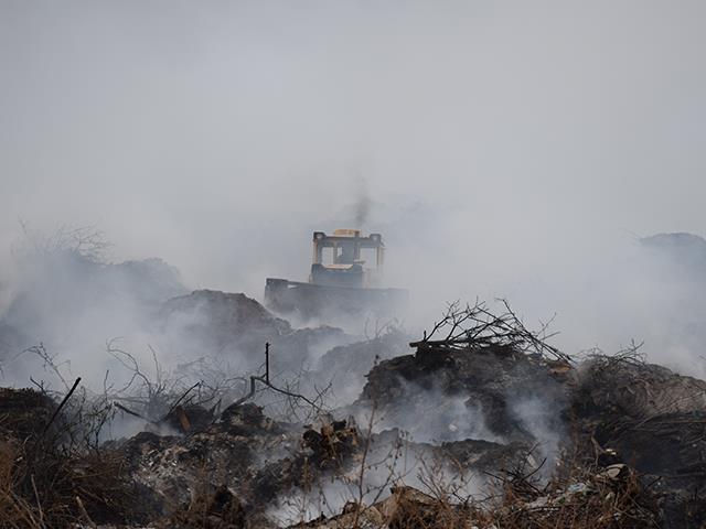 Поблизу миколаївського полігону відходів досі тліє сміття