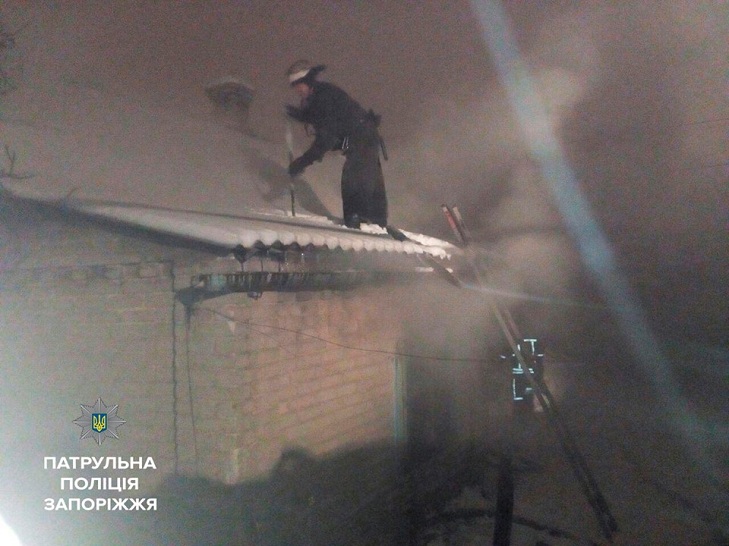 Займання дачі у Шевченківському районі Запоріжжя сталося вчора, 11 січня, після того, як крадій намагався поцупити звідти побутові електроплитки - фото 1