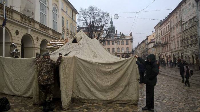 Під вікнами Садового розпочинається "сміттєвий Майдан" (ФОТО) - фото 1