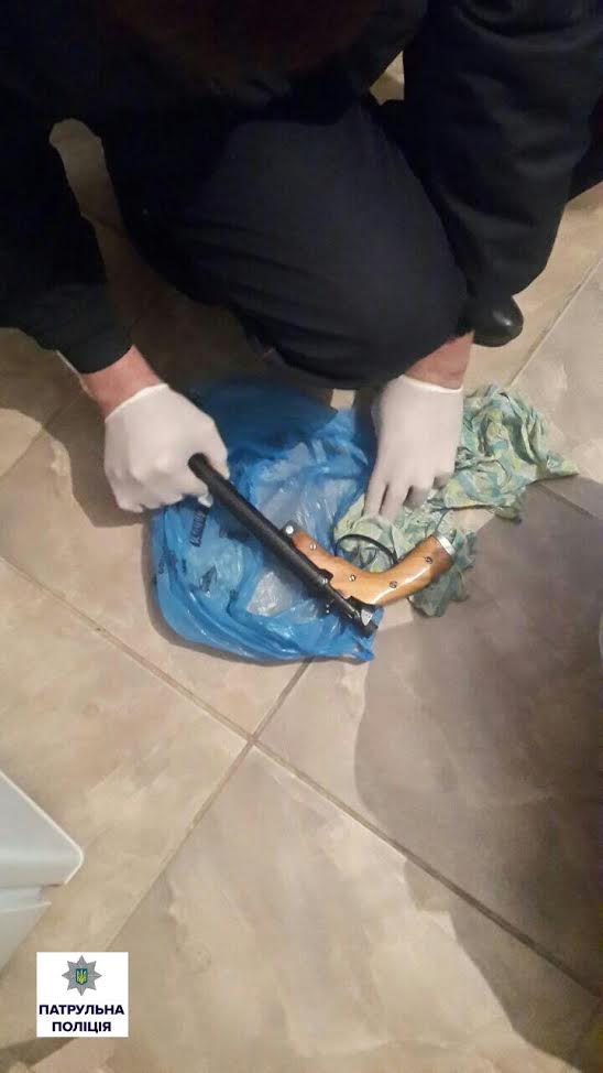 У Миколаєві в підозрюваного у крадіжці знайшли саморобний пістолет