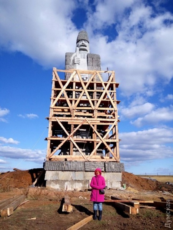 На Одещині встановили найбільший в світі гранітний пам'ятник (ФОТО) - фото 1