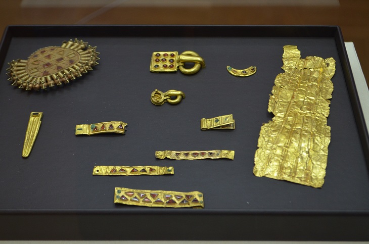 Запорізький краєзнавчий музей вперше у XXI сторіччі відкрив скарбницю старовинного золота - фото 5