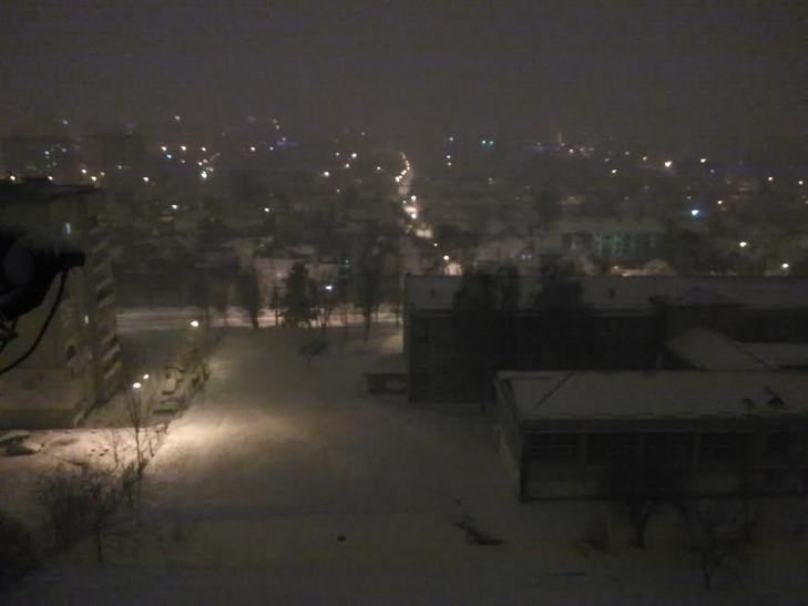 Як виглядає нічний засипаний снігом Львів (ВІДЕО, ФОТО) - фото 2