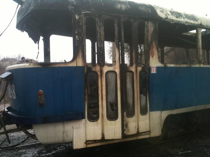 Унаслідок пожежі трамвайний вагон вигорів вщент - фото 3