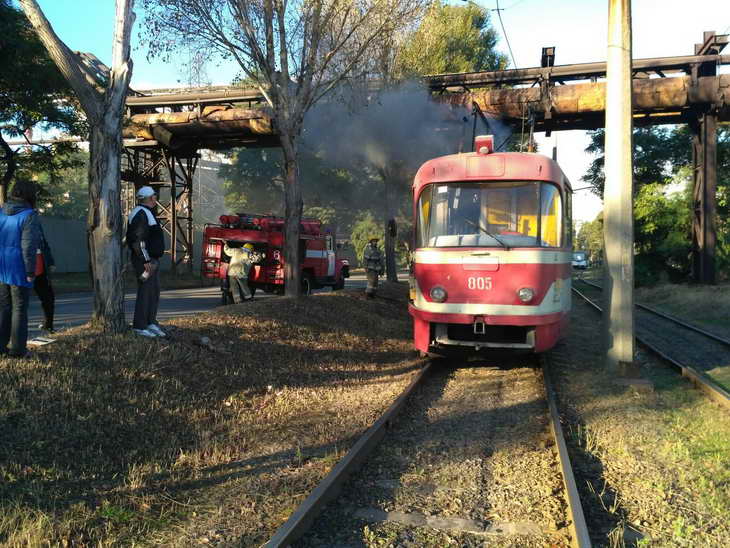Пожежу у трамваї приборкували рятувальники - фото 3