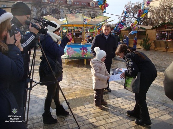 Патрульні Кропивницького на площі вирішили нагадати як слід відпочивати - фото 3