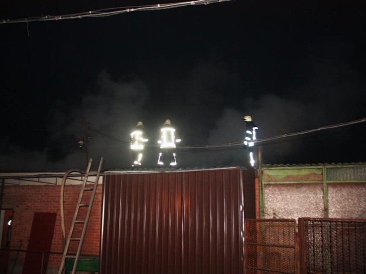 У Кропивницькому спалахнула торгівельна ятка - фото 2