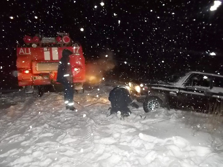 За добу рятувальники Кропивниччини більше 30 разів витягали зі снігу водіїв - фото 3